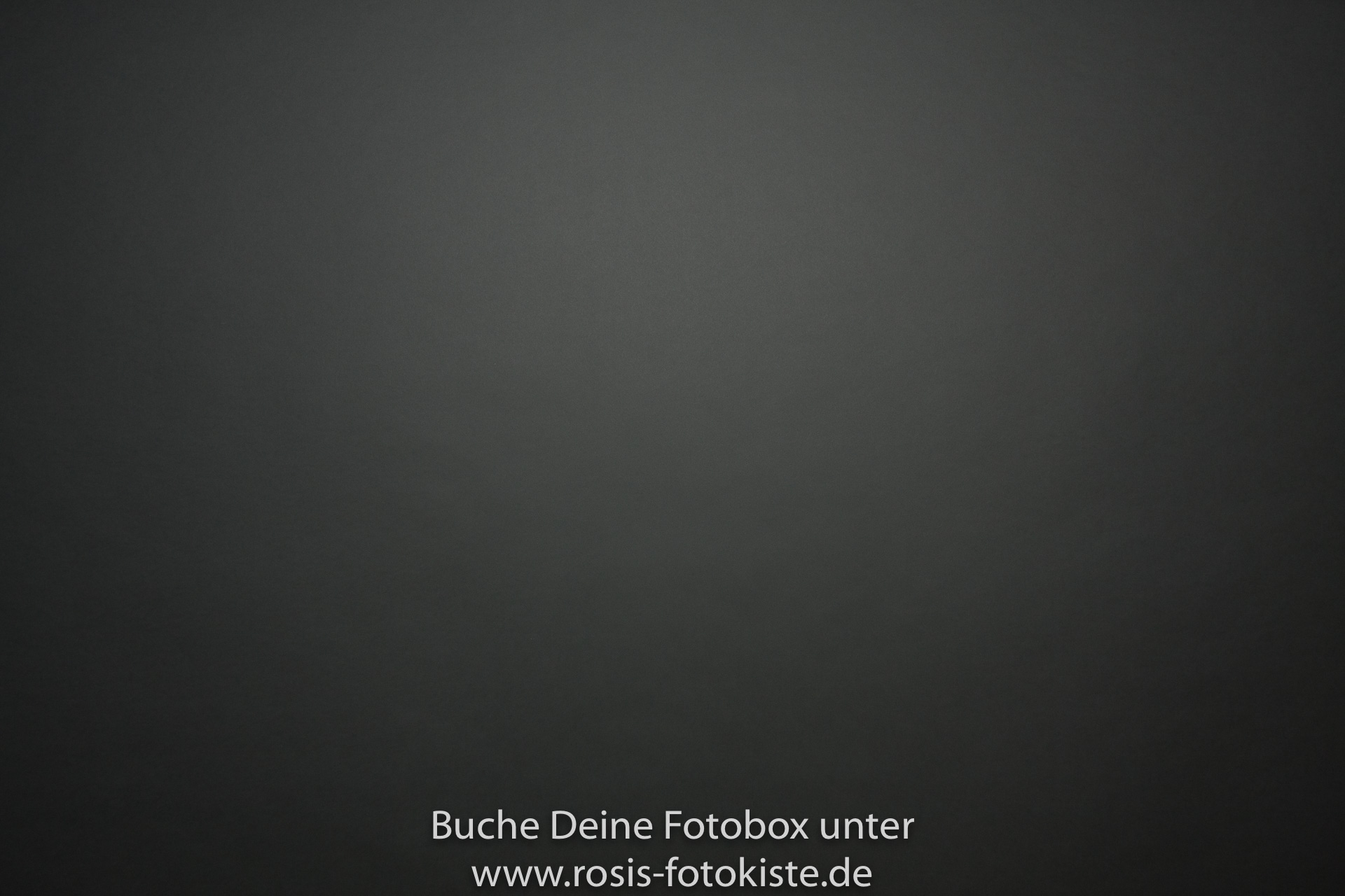 dunkelgraue Studioleinwand als Hintergrund für die Fotobox