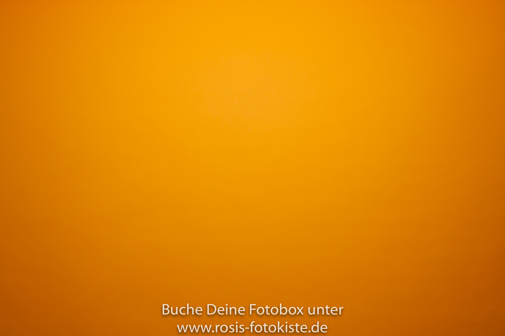 orangene Studioleinwand als Hintergrund für die Fotobox