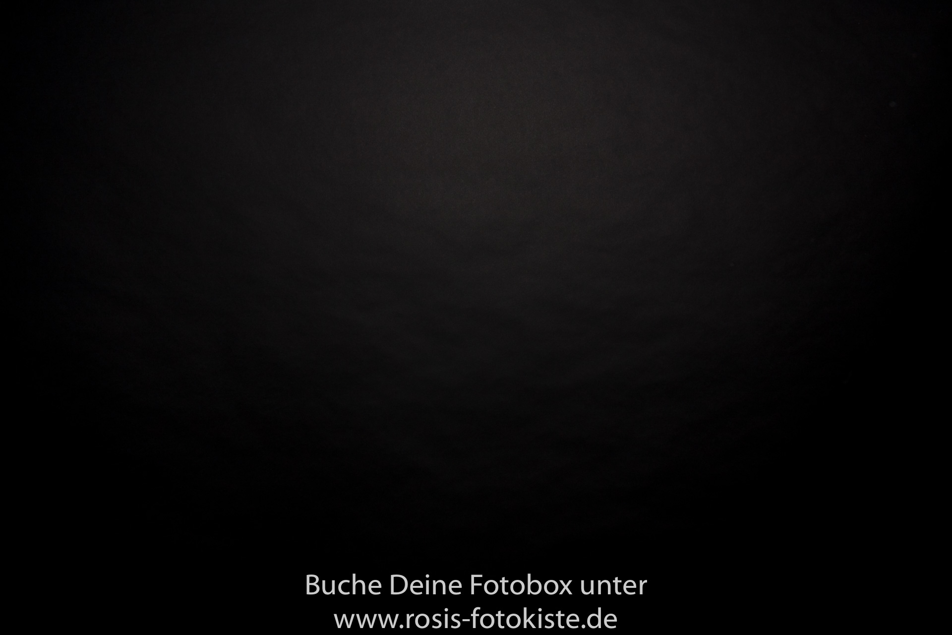 schwarze Studioleinwand als Hintergrund für die Fotobox